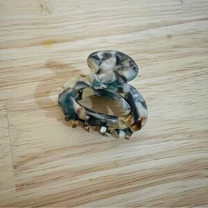 Small Marble Hair Claw